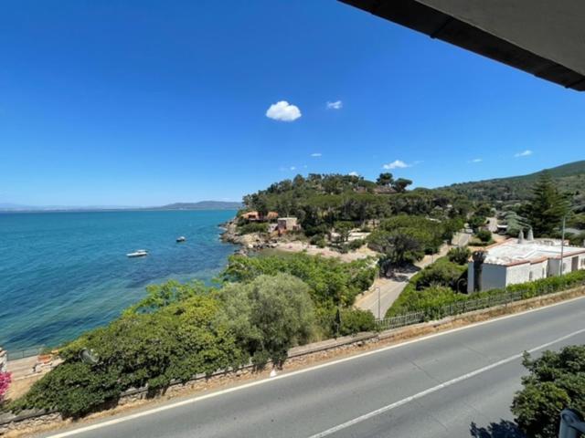 Appartamento "Casa Girasole" Con Accesso Diretto Alla Spiaggia Porto Santo Stefano  Exterior photo